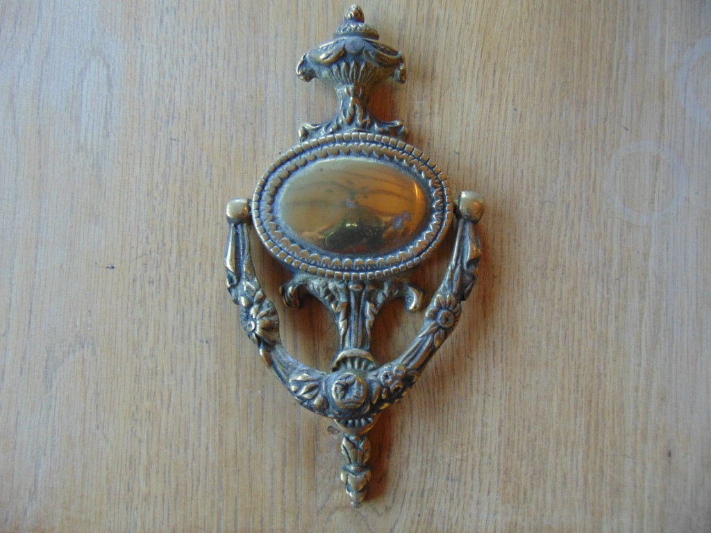 Urn_Door_Knocker_rd020