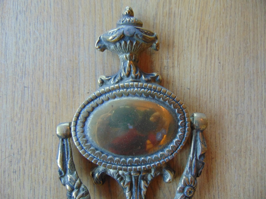 Urn_Door_Knocker_rd020