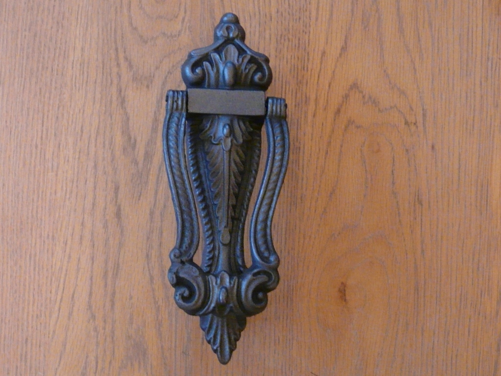 D302_1215_Victorian_Cast_Iron_Door_Knocker