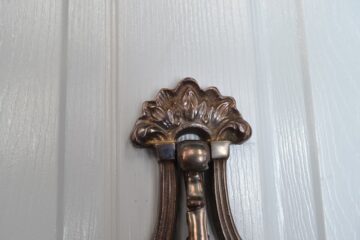Victorian Scroll Door Knocker Aged Brass - RD050L